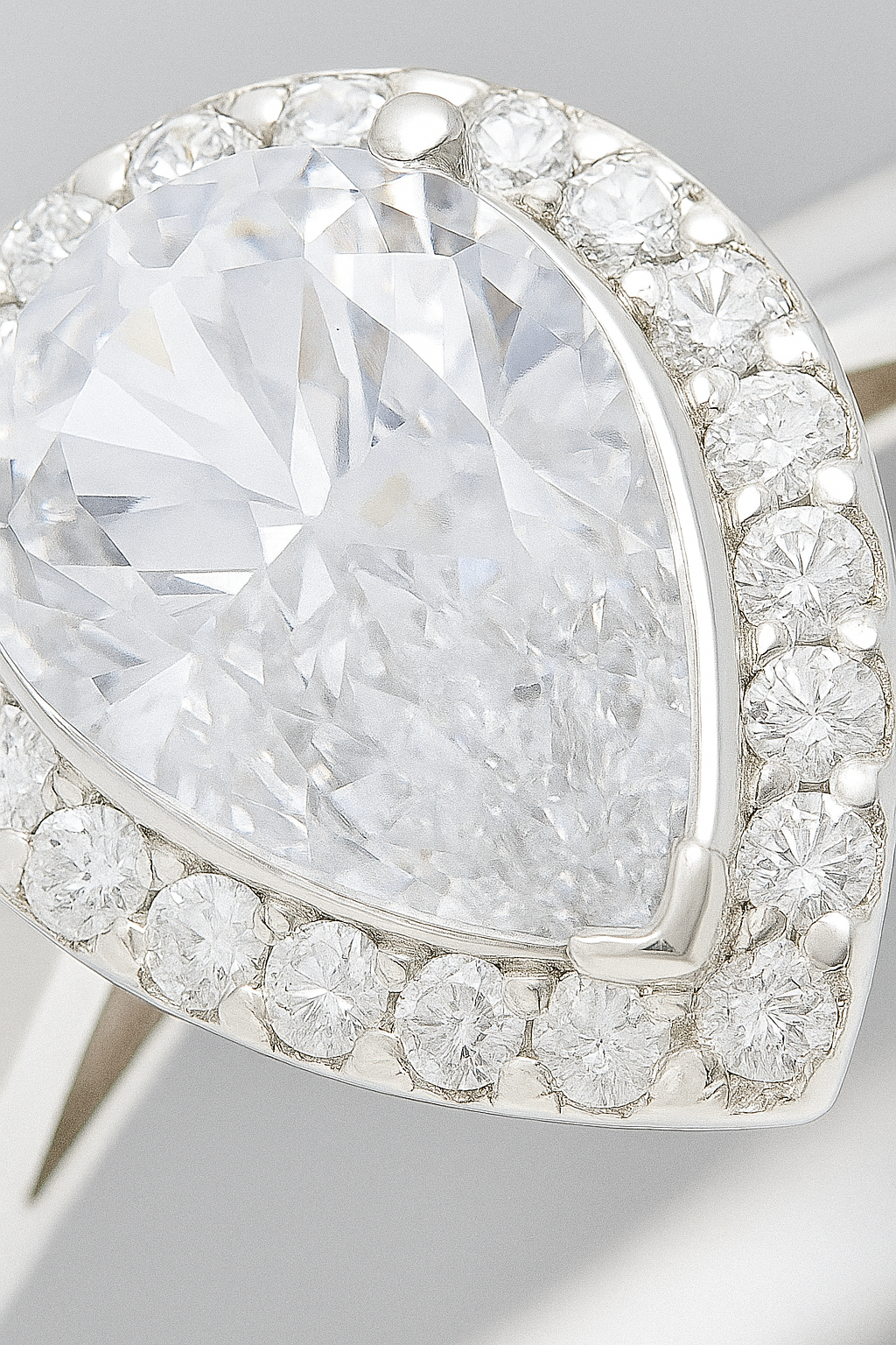 Elegant 925 Silver Teardrop Zircon Halo Ring for Women – Classic Solitaire Engagement & Party Wear Ring