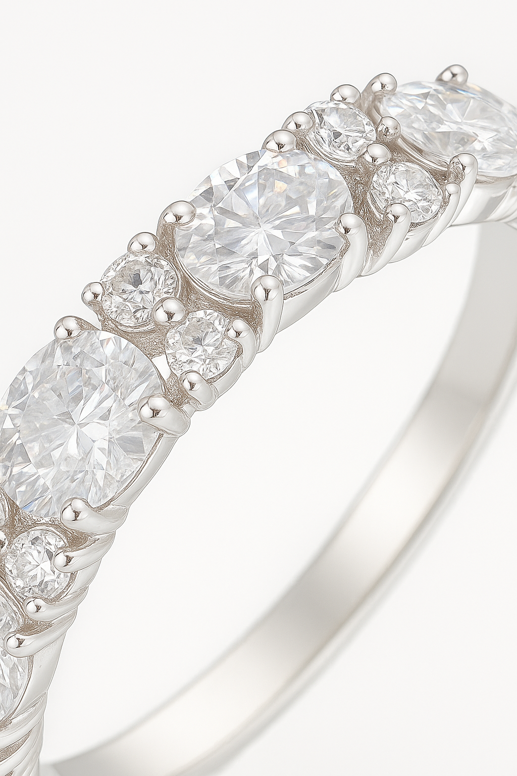 Elegant 925 Silver Classic Zircon Band Ring for Women – Timeless Sparkling Finger Ring for Daily & Party Wear