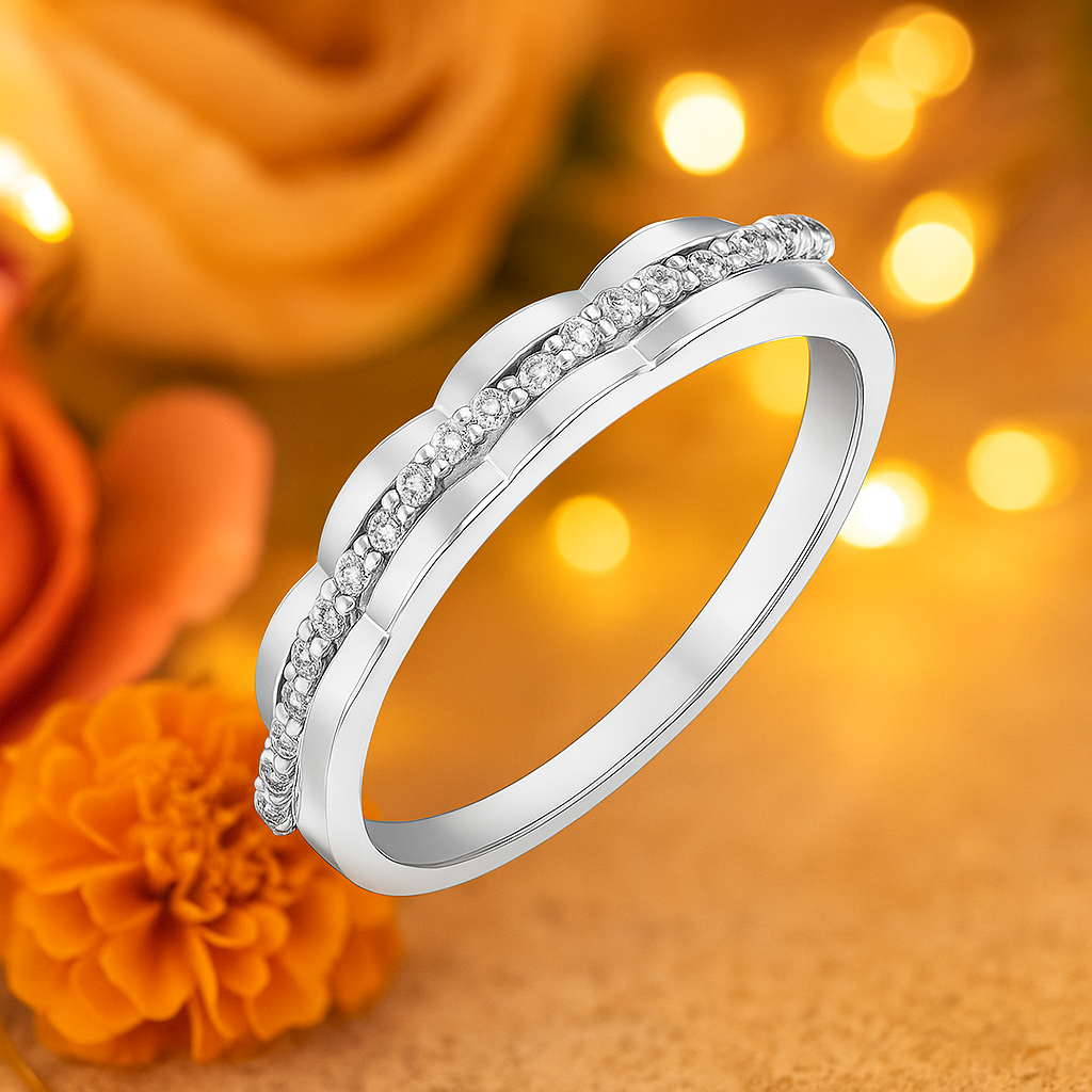 Minimalist Silver Ring with Scalloped Crystal Band