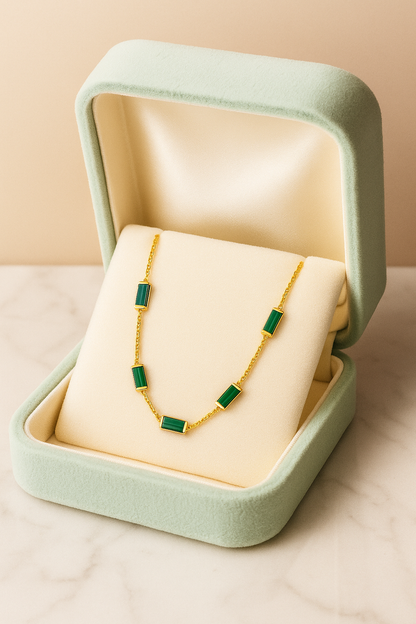 Gold-Plated Emerald Green Stone Necklace for Women – Elegant Minimal Chain Jewelry