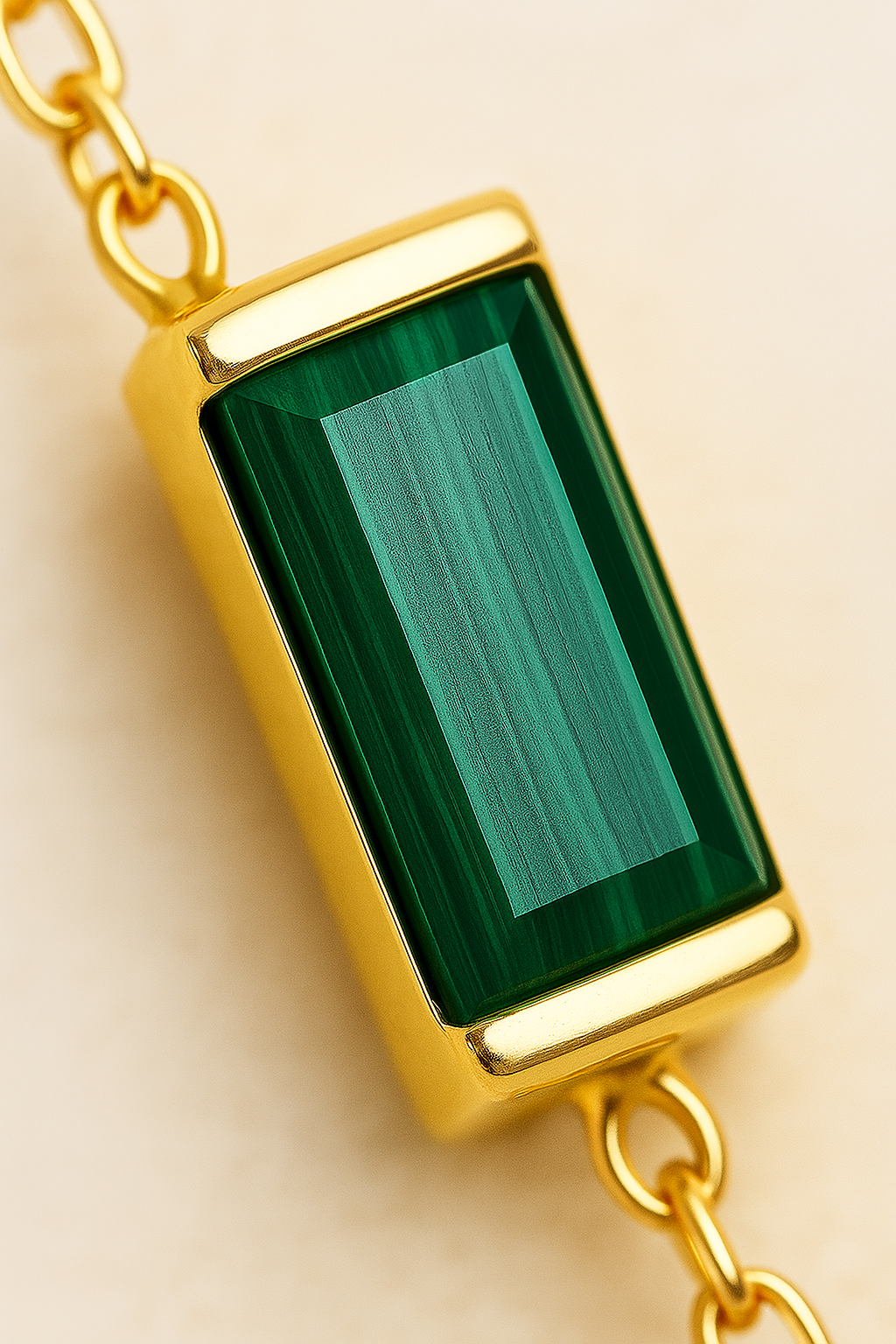 Gold-Plated Emerald Green Stone Necklace for Women – Elegant Minimal Chain Jewelry