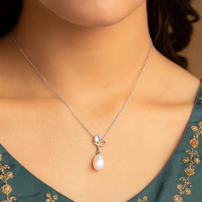 925 Silver Pearl Drop Butterfly Pendant Necklace for Women – Elegant Mother of Pearl Design