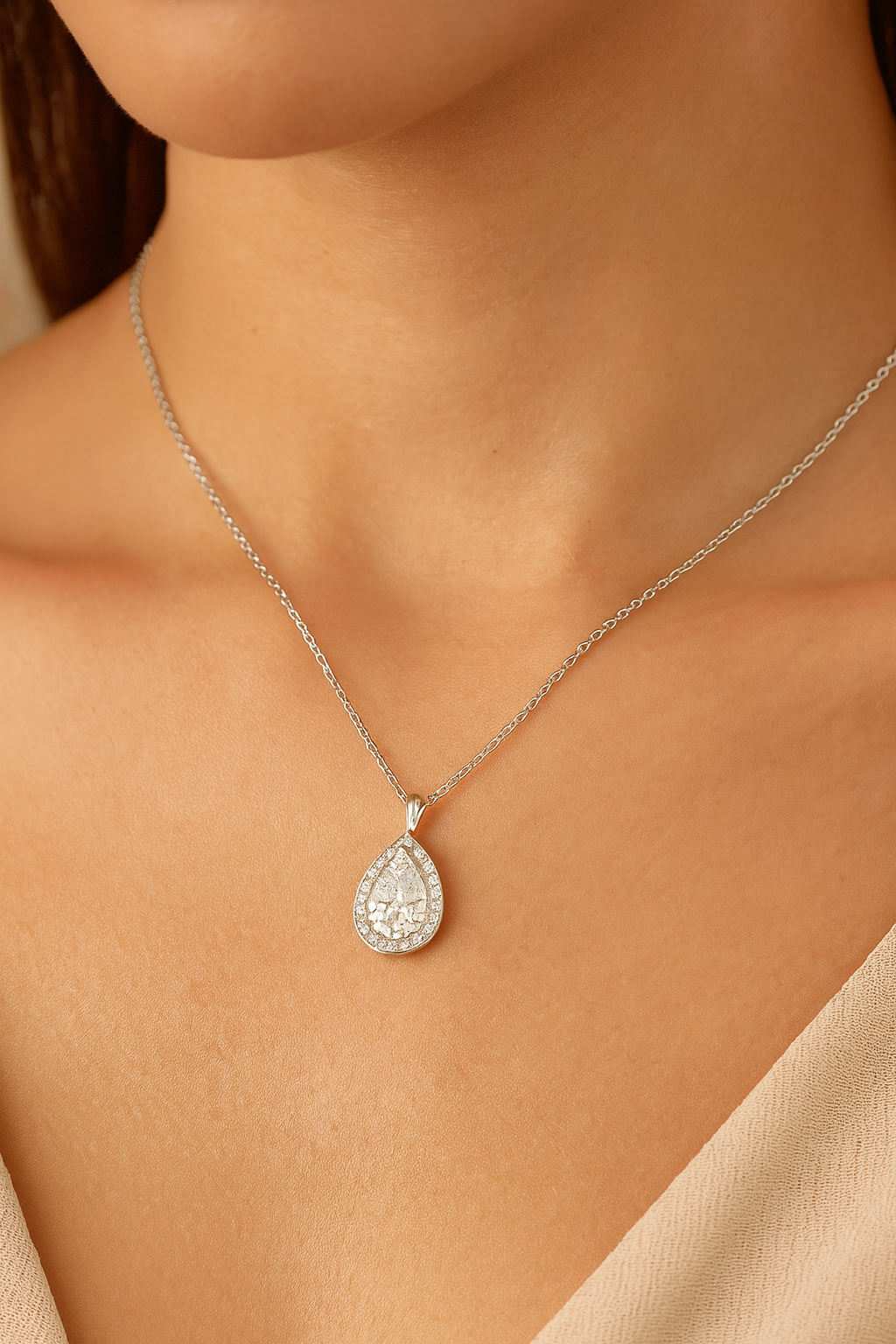925 Silver Teardrop Pendant Necklace for Women – Elegant Halo CZ Crystal Design