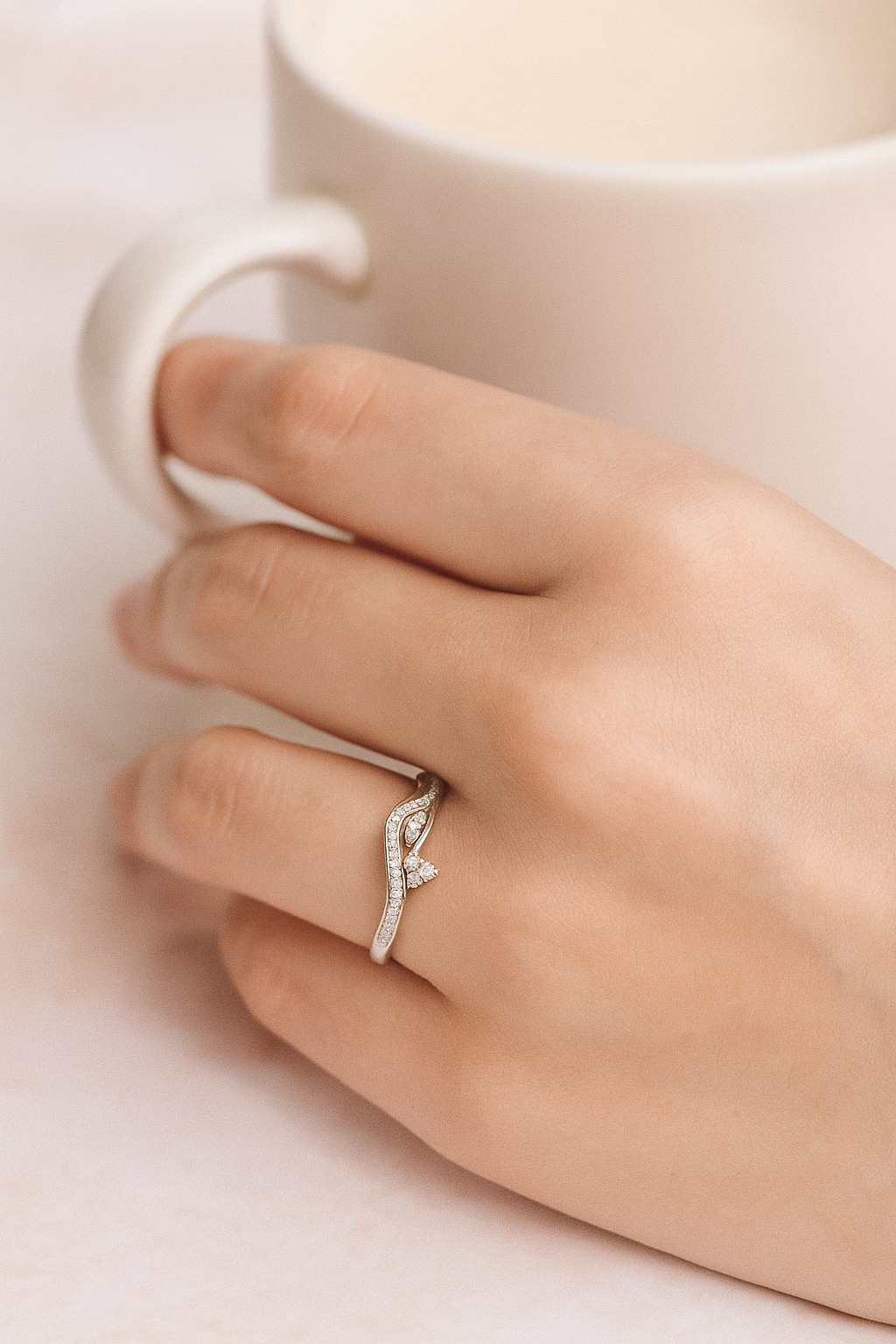 Wave Design Zircon Ring for Women 925 Silver Finish Elegant Stylish Finger Ring