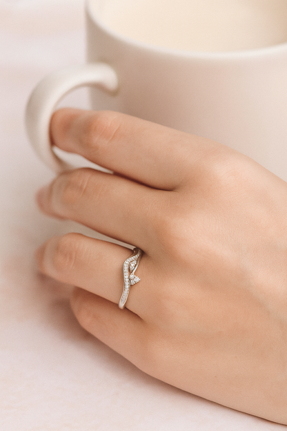 Wave Design Zircon Ring for Women 925 Silver Finish Elegant Stylish Finger Ring