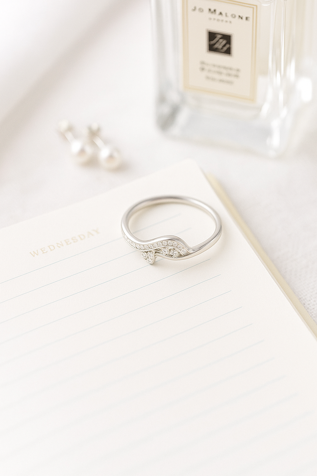 Wave Design Zircon Ring for Women 925 Silver Finish Elegant Stylish Finger Ring