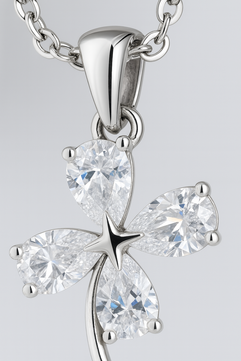 925 Silver Four-Leaf Clover Pendant Necklace for Women – Sparkling CZ Luck Charm Design