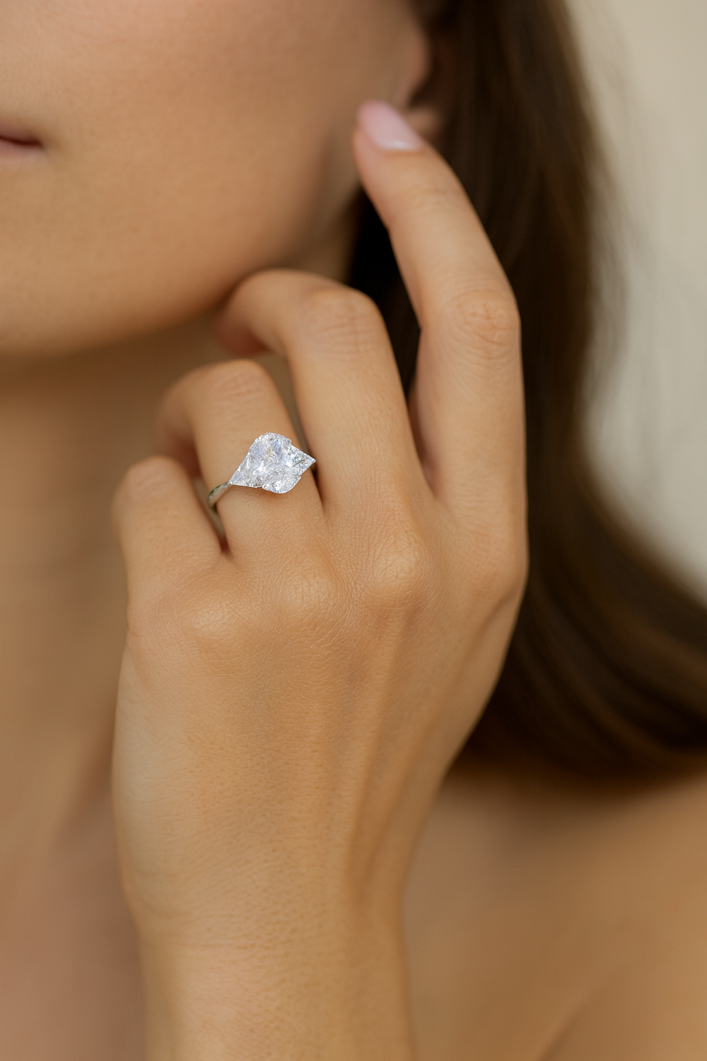 Heart Shape Solitaire Zircon Ring for Women 925 Silver Finish Elegant Triangle Side Stone Engagement Ring