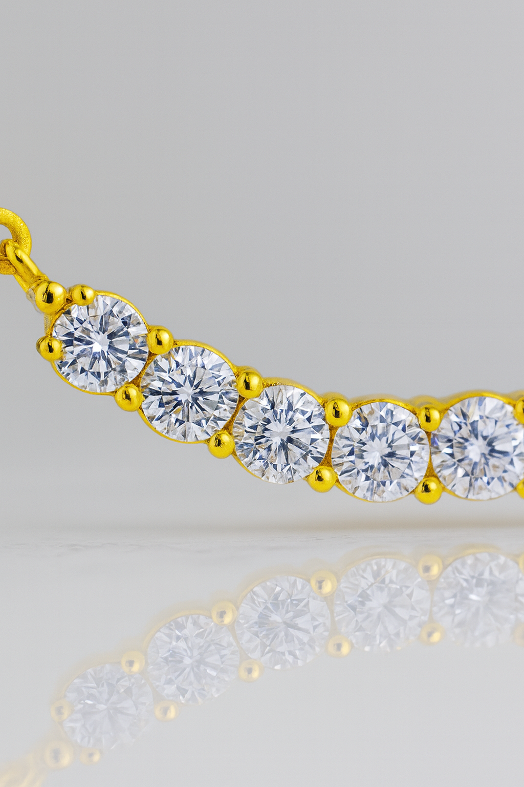 Gold Plated Zircon Necklace for Women Elegant Curve Pendant Chain for Daily and Festive Wear