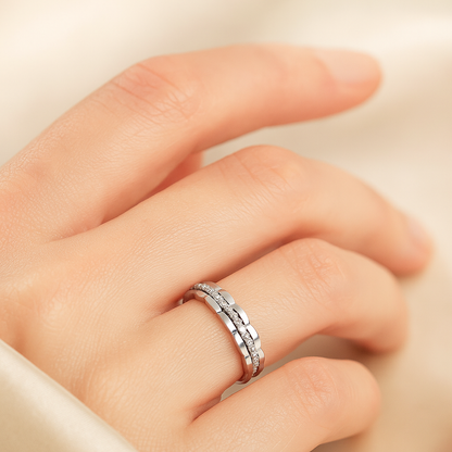 Minimalist Silver Ring with Scalloped Crystal Band