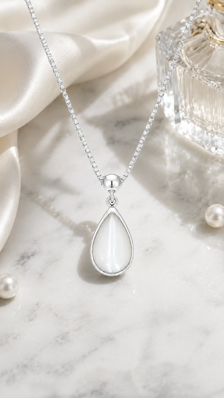Elegant Silver White Teardrop Pendant Necklace